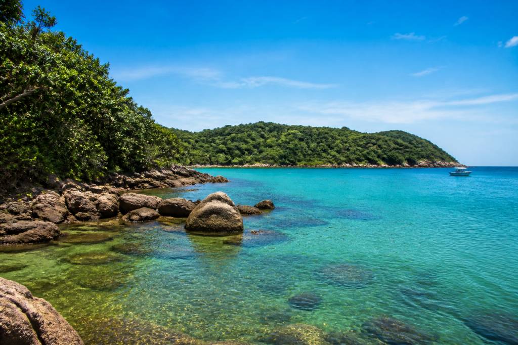 4 ilhas de Bombinhas: descubra os encantos do litoral de Santa Catarina